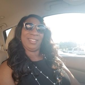 Meet your Posher, Monique